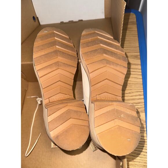 size 8.5 women’s Sorel Hi-Line Heel Lace in Bleached Ceramic/Caribou Buff - Picture 2 of 9